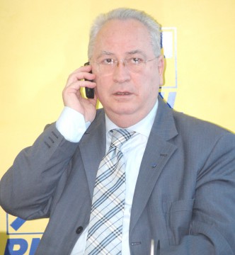 Haşotti anunţă când va fi revizuită Constituţia României